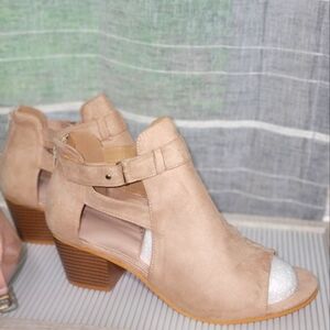 Elegant Tan Women's Heeled Sandals